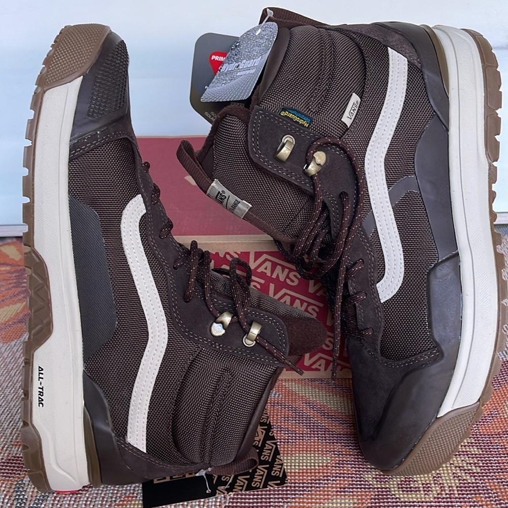 Vans WMNS Ultrarange Exo Hi Mte2 Demitasse
VN0A4BVS3N1
Sneakers